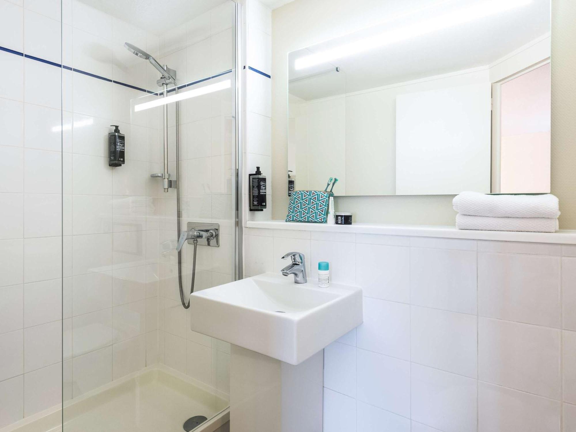 Ibis Budget Villefranche Limas Ngoại thất bức ảnh
