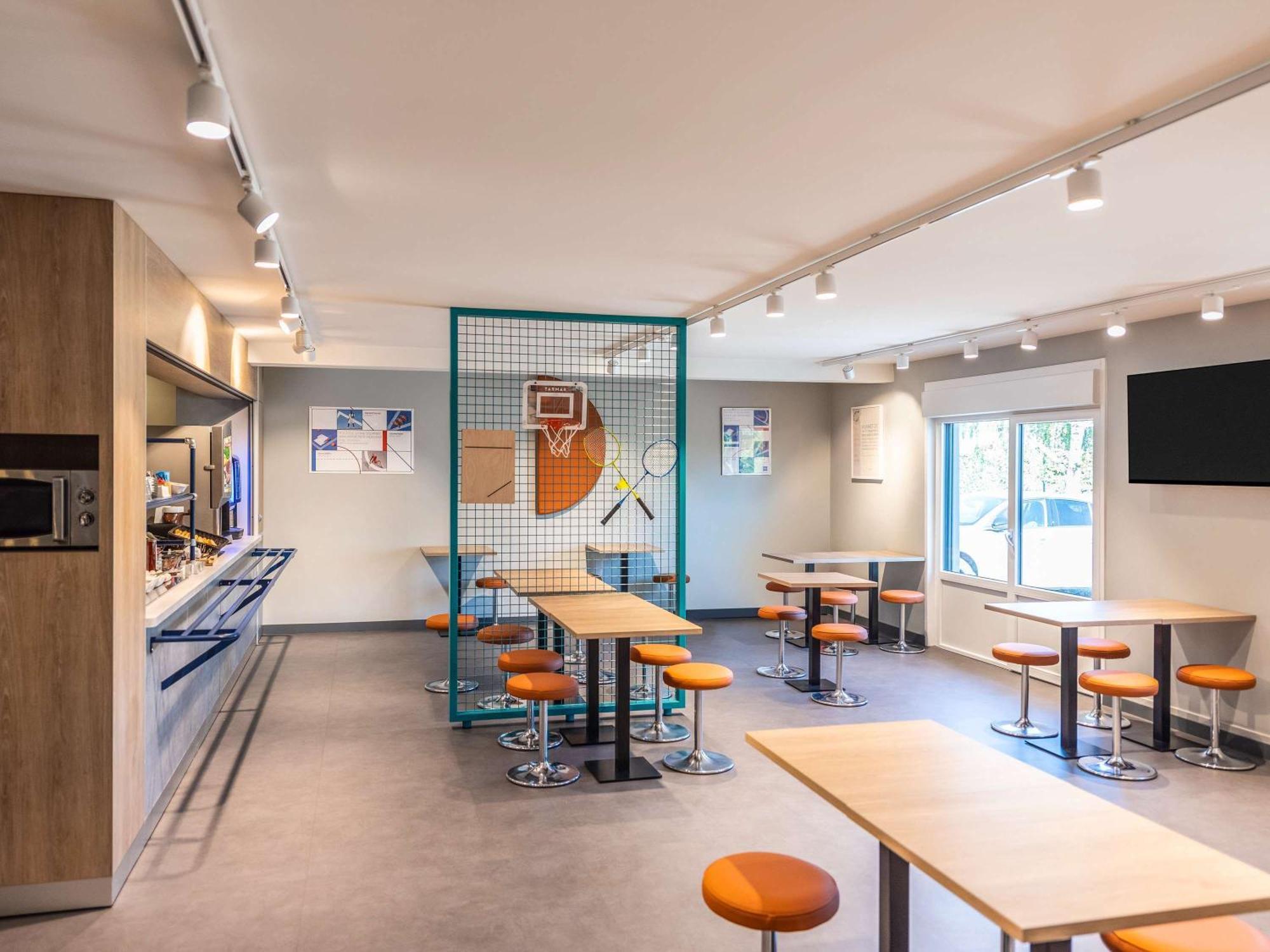 Ibis Budget Villefranche Limas Ngoại thất bức ảnh