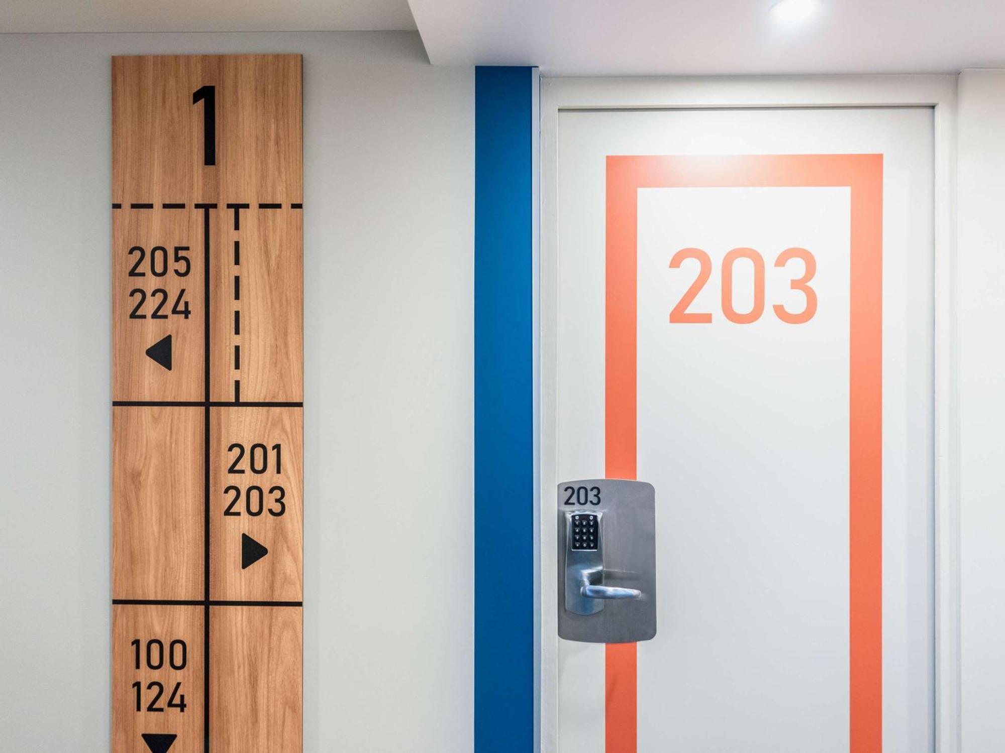 Ibis Budget Villefranche Limas Ngoại thất bức ảnh