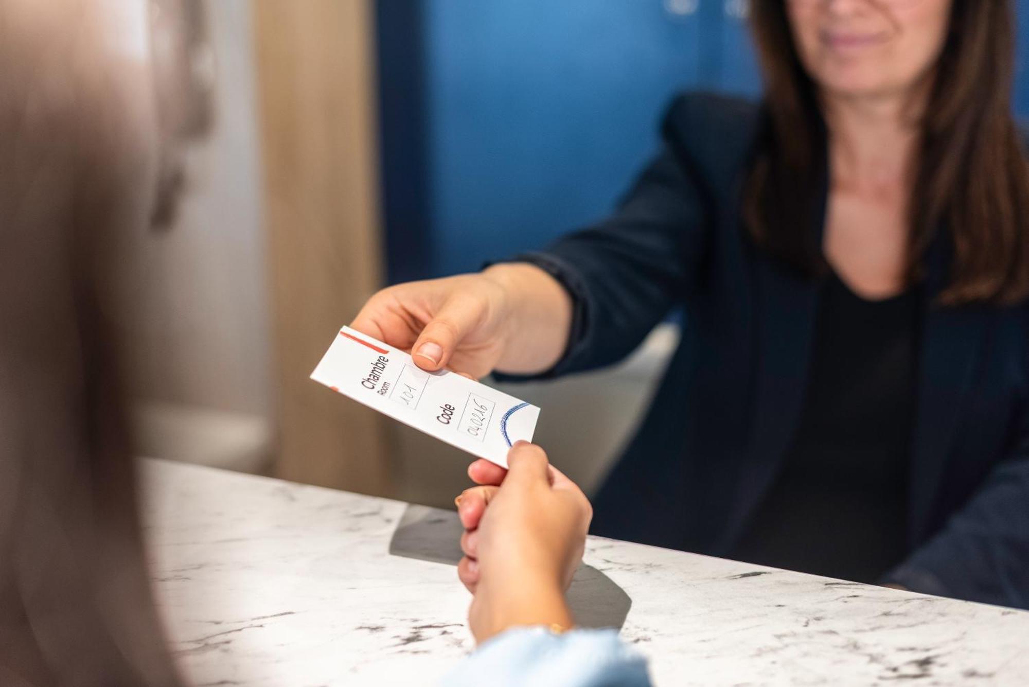 Ibis Budget Villefranche Limas Ngoại thất bức ảnh